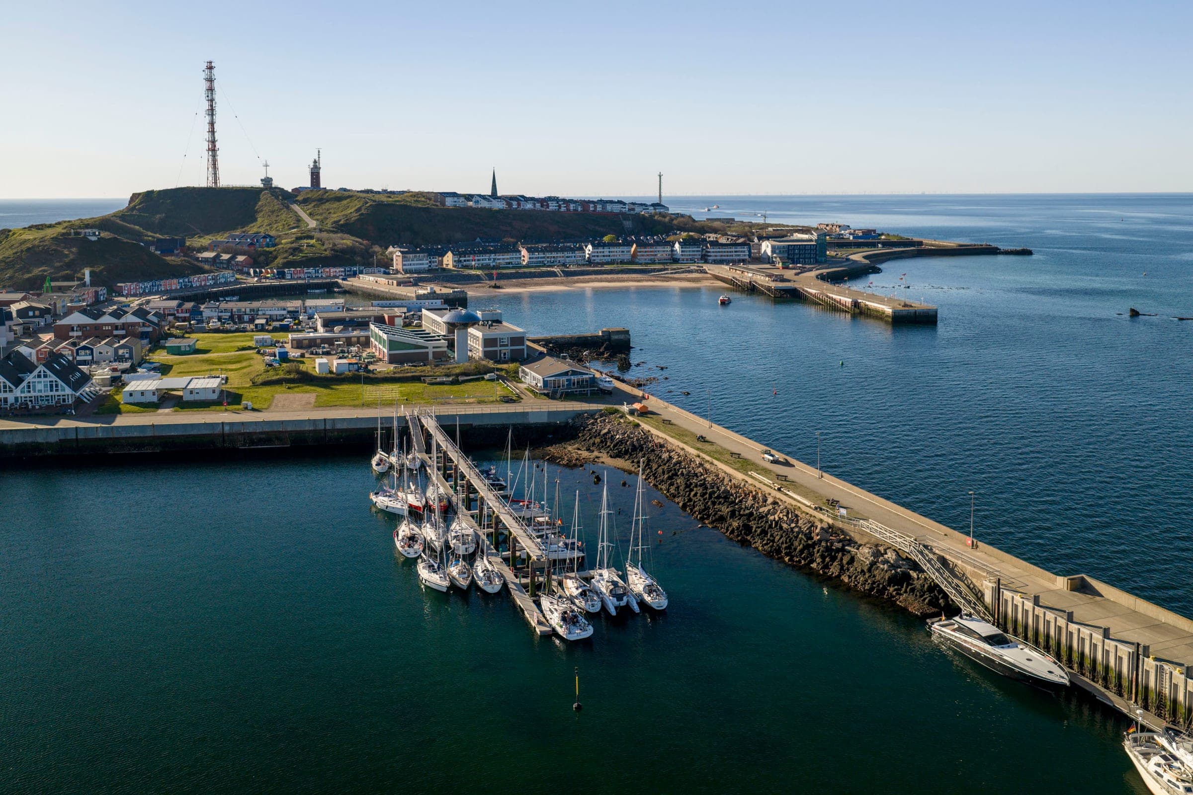 WSCH Liegeplätze mit Insel im Hintergrund